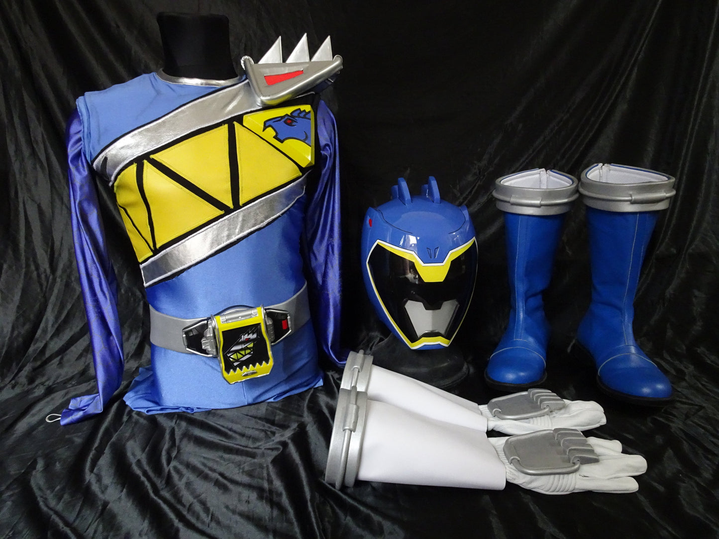 ANIKI Dino Charge Ranger Costume Cosplay Sentai Kyoryuger